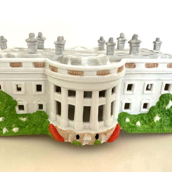 Seymour Mann Inc. Other - Seymour Mann Inc. Porcelain Ceramic Christmas White House Sculpture